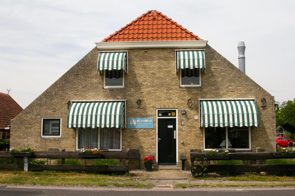 De Cyprian Bed & Breakfast Kaard Kültér fotó