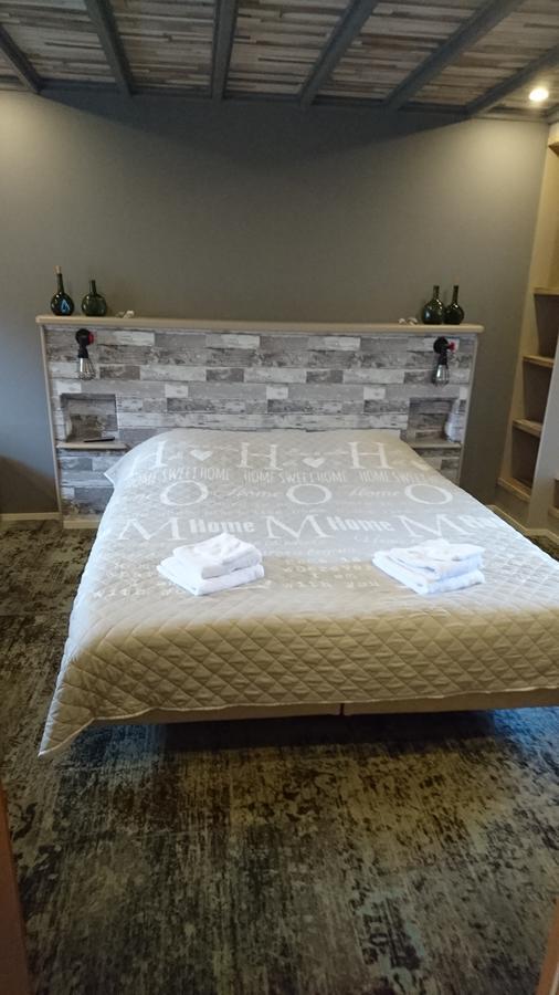 De Cyprian Bed & Breakfast Kaard Kültér fotó